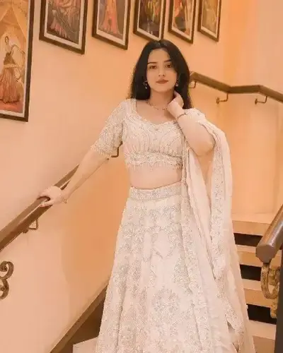 Escort Etah